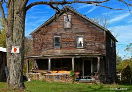 Résultat de recherche d'images pour "creepy houses haunted"