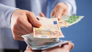 ServusTV: Bargeld ade? ÖBB-Rabatte, Stutenmilch & Ferien am Wolfgangsee - Imagen principal del artículo