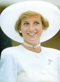 Diana gave silver apples to her lady-in-waiting Anne Beckwith-Smith, Royal protection officer -Insp Allan Peters, baggage-master Sgt Ron Lewis and her ... - article-2231750-00561D9100000258-983_306x423