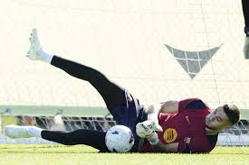 Joan Garcia recibe el alta médica y estará disponible para el Barcelona-Getafe — Yahoo