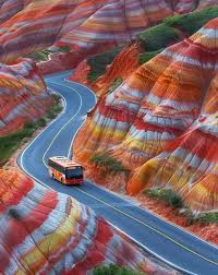 Una Mirada - 😉📚✏️ El Geoparque Nacional Zhangye, ubicado... | Facebook