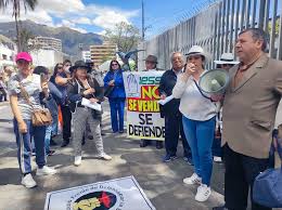 Jubilados en Ecuador Protestan: ¿Qué Implica la Nueva Ley del Biess?