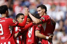 LIVE| PSV jaagt tussen transferperikelen door op uitoverwinning bij worstelend FC Utrecht