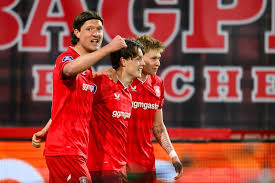 LIVE eredivisie | FC Twente hoopt op bezoek bij AZ zicht te houden op Champions League-ticket