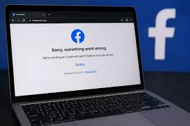 Facebook desktop version hit by outage, mobile app unaffected