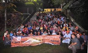 Hasil gambar untuk pecinta alam indonesia