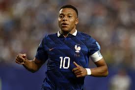 Mbappé supera a Ronaldo, iguala a Klose y queda a 2 goles del récord histórico de Messi