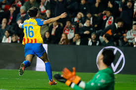 El Valencia saca el empate en Vallecas