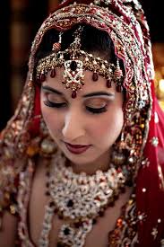 Washington D.C. Indian Wedding by Darling Photographers - indian-wedding-indian-bride-maharani-tikka-red-gold