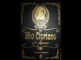 Resultado de imagem para antigo e gigante livro de sao cipriano capa preta