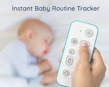 Изображение: parent using an AIpowered app to track their baby's feeding schedule and diaper changes