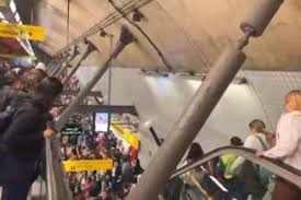 Falha elétrica na Linha 4-Amarela obriga passageiros a caminhar em túneis