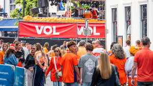 Feestpleinen in Eindhoven en Breda vol door drukte