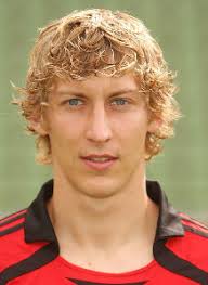 STEFAN KİESSLİNG KiMDiR? Stefan Kiessling. Doğum tarihi: 25 Ocak 1984. Doğum yeri: Almanya Boy: 1.91 m. / Kilo: 76 kg. Mevki: Forvet Numarası: 11 - StefanKiessling