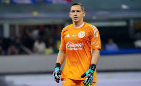 La afición se rinde ante la cátedra que Rodolfo Cota dio frente a Toluca