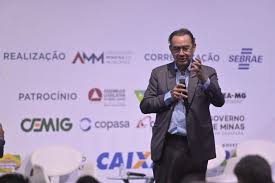 Augusto Cury une figuras de psiquiatra e pré-candidato, afasta polarização e acena a prefeitos