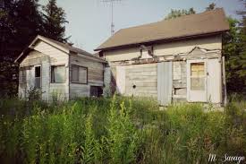 Résultat de recherche d'images pour "horrific haunted houses abandoned"