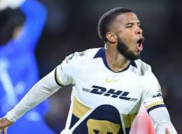 A Pedro Vite lo quieren crucificar en México por un supuesto irrespeto al himno en la previa del duelo de Pumas (VIDEO)