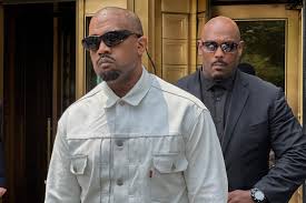 Após cancelamento na Inglaterra, governo francês quer proibir show de Kanye West