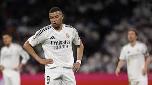 Mbappé sufre lesión de rodilla y podría ser baja para el Real Madrid en la Supercopa de España