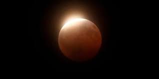 Quand et à quelle heure admirer la pleine lune rouge et l’éclipse lunaire de cette fin de semaine — La République des Pyrénées