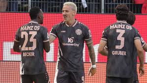 Immer wieder Becker und Tietz: HSV gegen Mainz chancenlos — Kicker