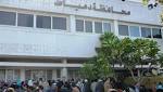 بسبب الأسعار.. سيدة تحطم واجهة