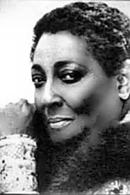 [1922 - Carmen Mercedes McRae, jazz singer, pianist, born in Harlem] - mcrae-carmen5