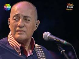 Aziz Fuat Güner (d. 1 Nisan 1948, İstanbul) Müzisyen Mazhar Fuat Özkan gurubunun üyesi - Fuat_Guner_1_131359