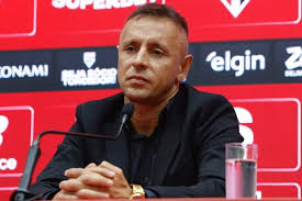 Com ‘ajuda’ de Rafinha, São Paulo assina com novo volante até 2030