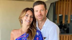 Xabi Alonso y Nagore Aranburu conquistan el paraíso con sus hijos: sol, buceo y aventuras en bicicleta