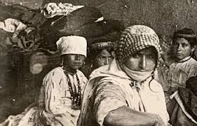 زن‌های ارمنی دوران قاجار کنار تنور در حال پختن نان (عکس)