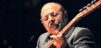 İzmir&#39;de önceki hafta hastaneye kaldırılan Türk halk müziği bestecisi, söz yazarı ve yorumcusu Neşet Ertaş, bu sabah hayatını kaybetti. - neset_ertas_hastaneye_kaldirildi13474868560_h923830
