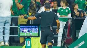 Árbitro del México vs Inglaterra del Mundial: ‘El VAR me hizo ver el penal sobre Brian Gutiérrez’