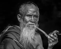 Image of modern pipe smoker enjoying a pipe