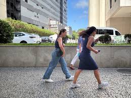 Ventos fortes atingem o Rio e estação em Copacabana registra rajada de 60 km/h na manhã deste domingo