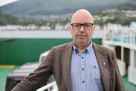 Lange køar får ordføraren til å reagere