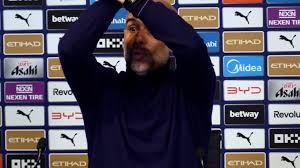 Vean lo que hizo Guardiola antes de abandonar la sala de prensa que dejó desplomados de la risa a los periodis