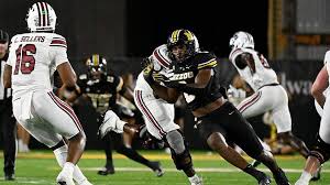 Miami Hurricanes land commitment from top edge rusher prospect in portal