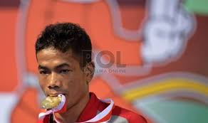 Atlet wushu Indonesia Tarigan Hendrik (hitam) berhasil meraih medali emas dalam nomor wushu sanda kategori 60kg Islamic Solidarity Games di Jakabaring, ... - atlet-wushu-indonesia-tarigan-hendrik-hitam-berhasil-meraih-_131001145332-984