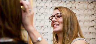 Résultat de recherche d'images pour "eyeglasses refraction face"