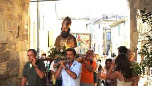 Saint-Gilles: Jubilé Spirituel et Fête Arrosée! Découvrez le Récit!
