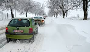 Constanța: Opt autoturisme deblocate din zăpadă în mai multe localități din județ