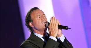 Guillermo, el hijo más desconocido de Julio Iglesias, que interpreta sus canciones