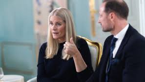 Full debatt rundt NRK-intervju: – Enda mer skadelig for både for NRK og kongehuset