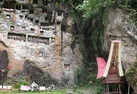 Hasil gambar untuk tempat teraneh di indonesia