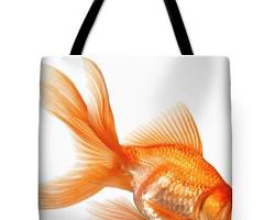 tote bag with a photo of a goldfishの画像