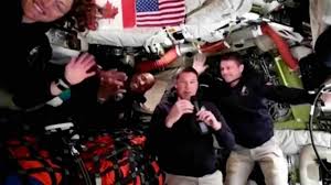 Astronautas de la NASA avanzan rumbo a la órbita lunar en misión Orión