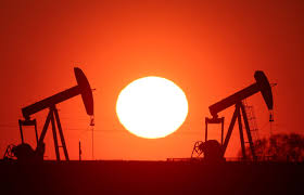 Oil hits one-week low as investors shrug off US sanctions on Iran