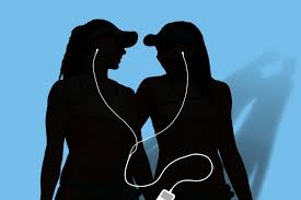 Resultado de imagen para imagenes de personas escuchando musica